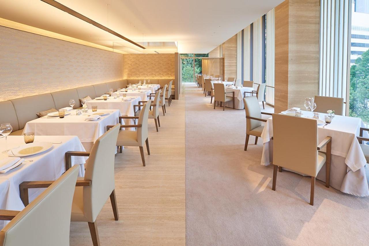 The Okura Tokyo Hotel Exterior foto Restaurant "La Table d'Augusto"