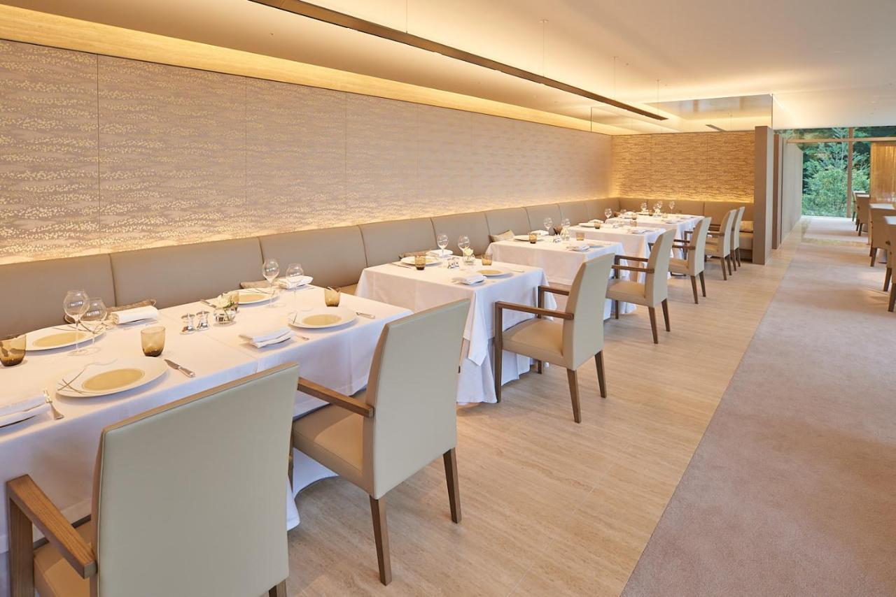 The Okura Tokyo Hotel Exterior foto Restaurant "Les Cols"