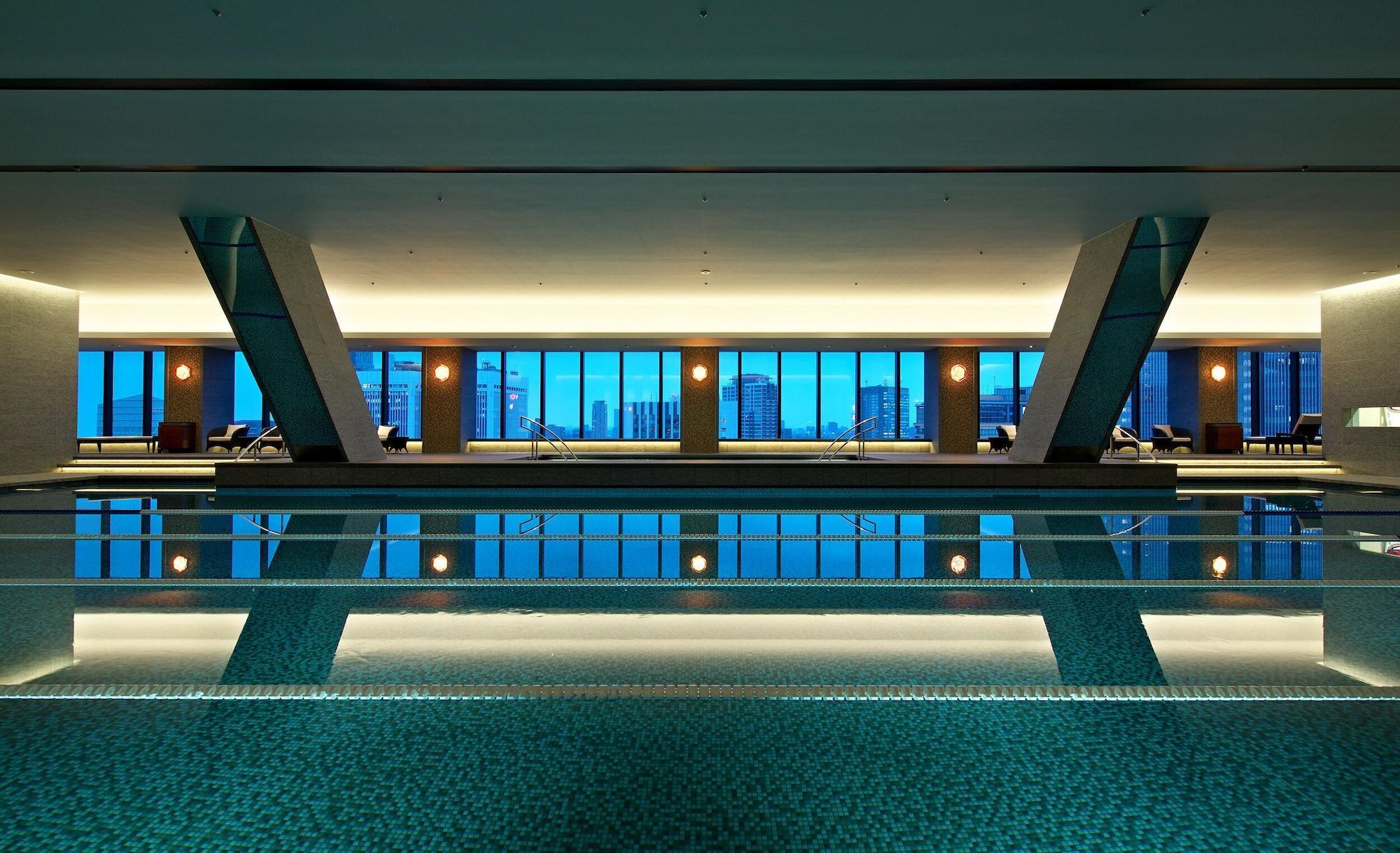 The Okura Tokyo Hotel Exterior foto The pool at the Ritz-Carlton, Osaka