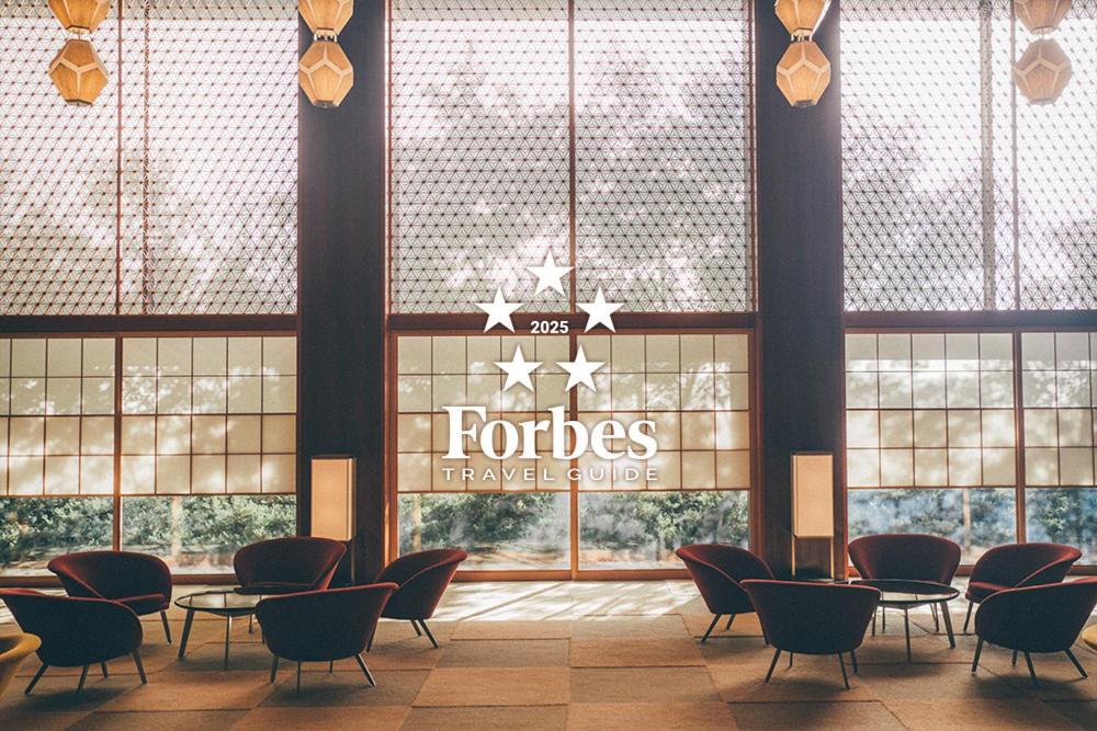 The Okura Tokyo Hotel Exterior foto Forbes Travel Guide logo