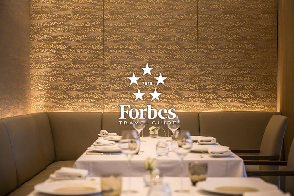 The Okura Tokyo Hotel Exterior foto Forbes Travel Guide 2015