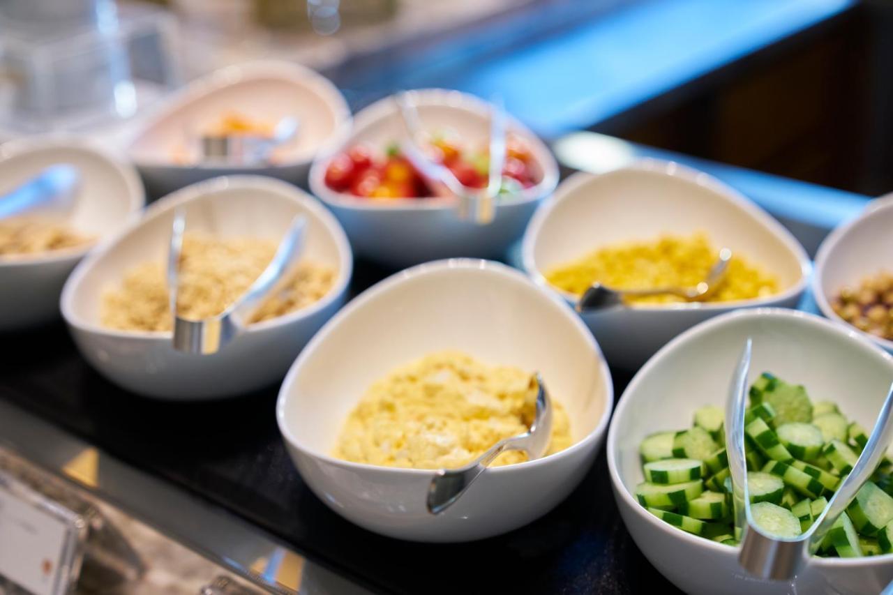 The Okura Tokyo Hotel Exterior foto A salad bar